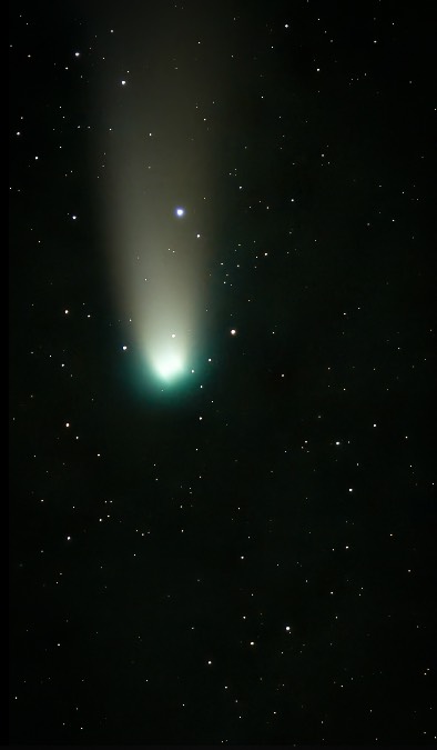 Leek, Staffordshire, 15 minutes of comet lemmon yesterevening before the weather gods moved in t...