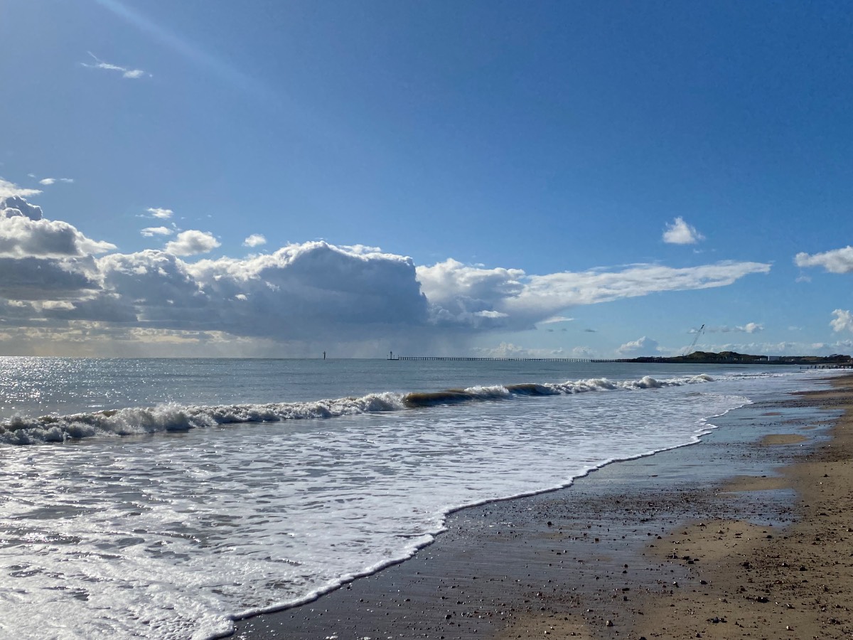 Littlehampton, West Sussex, Glorious NW airflow at Littlehampton ...