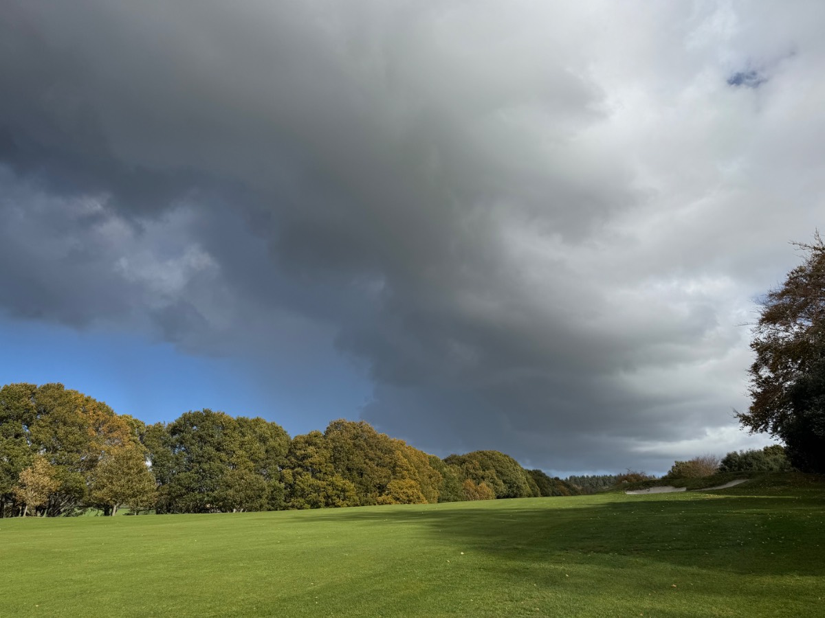 Midhurst, West Sussex, A light shower avoided in the midst of Autumn splendour. Cowdray Park Golf ...