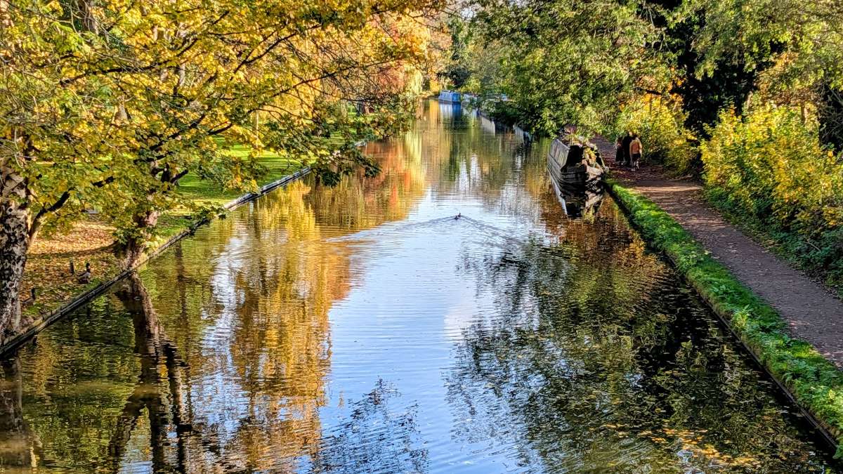 Berkhamsted, , Autumnal colours on the Grand Union Canal...