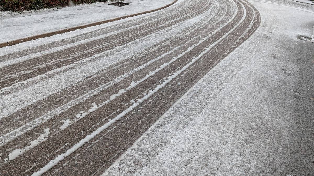 Berkhamsted, Herts, Slippy on the side roads...