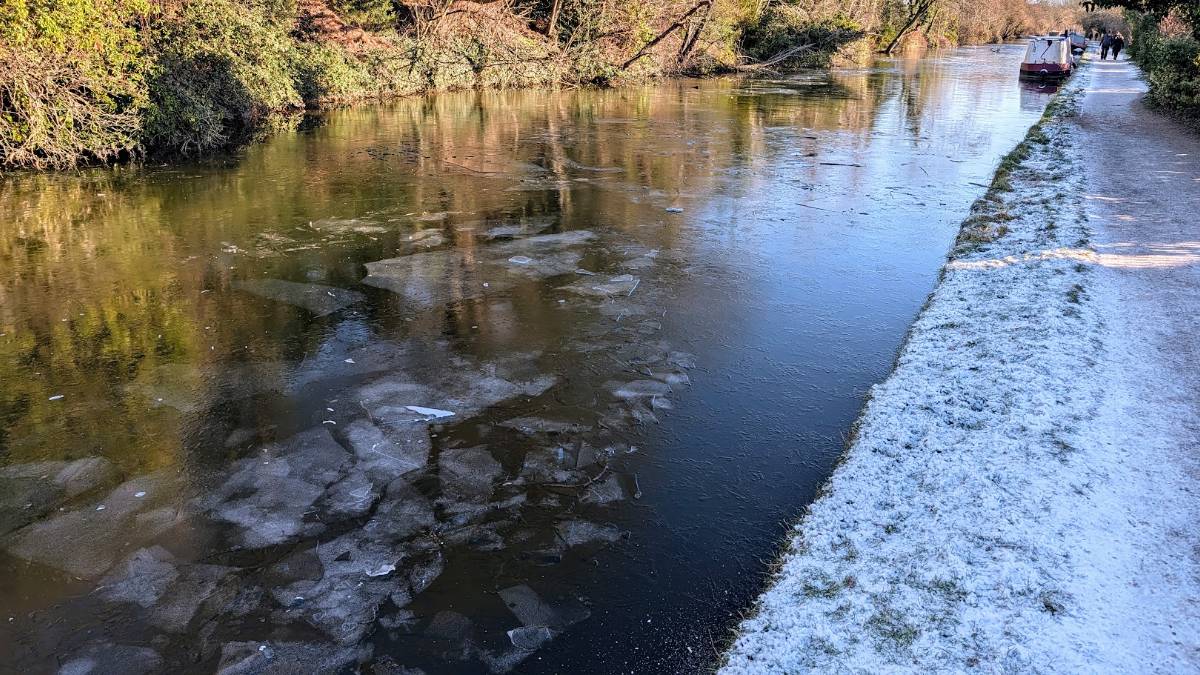 Berkhamsted, Herts, Ice on the Grand Union Canal...