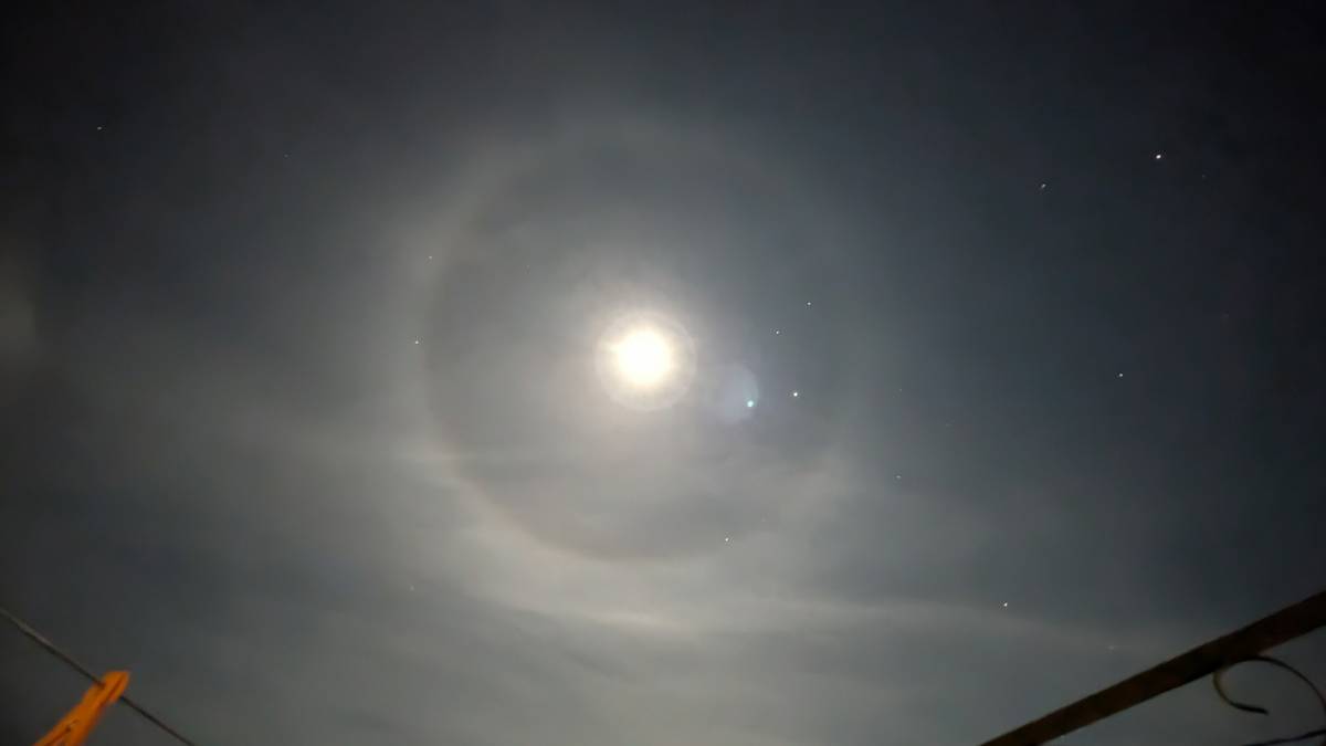 Portsmouth, , Beautiful moon halo on this freezing night ...
