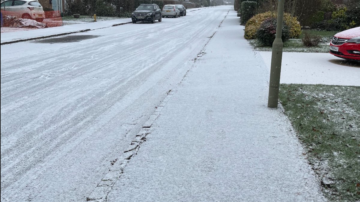 Henley, Oxon, 1/2 in of snow fell this morning -8c coldest night so far this winter with ...