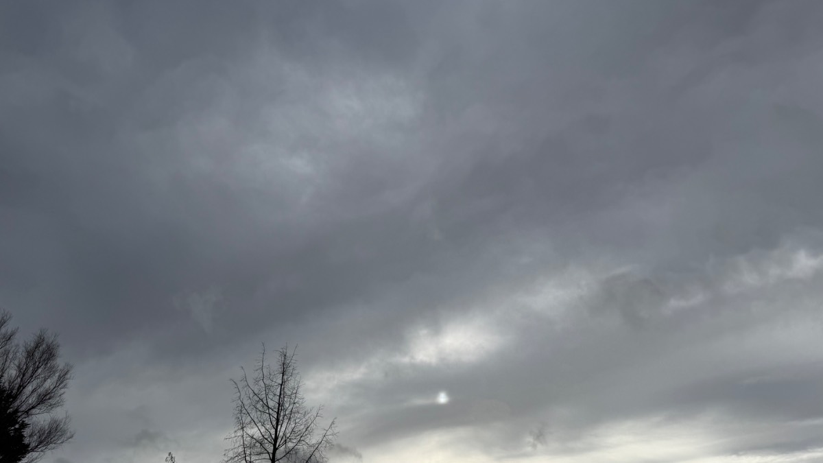 Henley, Oxon, Would not let me post earlier but this was around 2 pm today which was dry ...