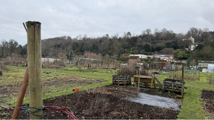 Wet afternoon at Nuffield with sleet in the mixture. Posted by Tornadoman