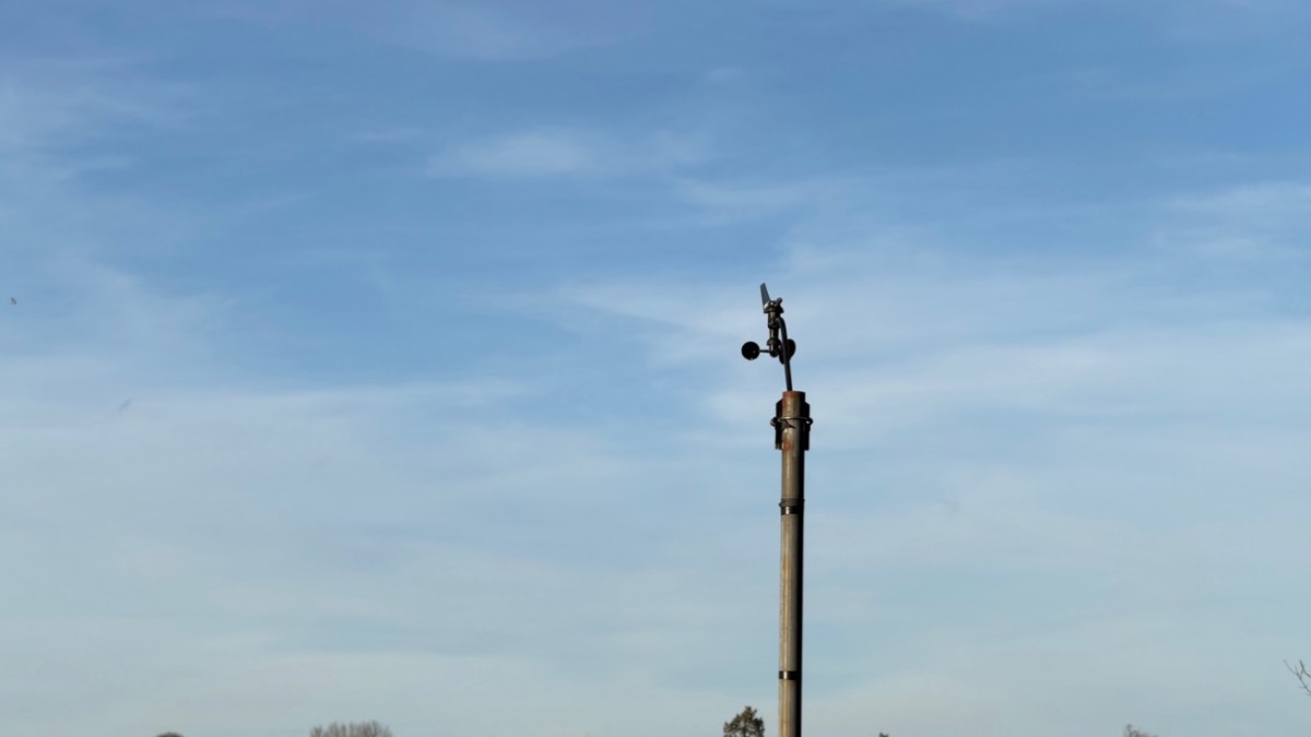 Henley, Oxon, Lovely very mild day 17c reached at 4.04 pm ...