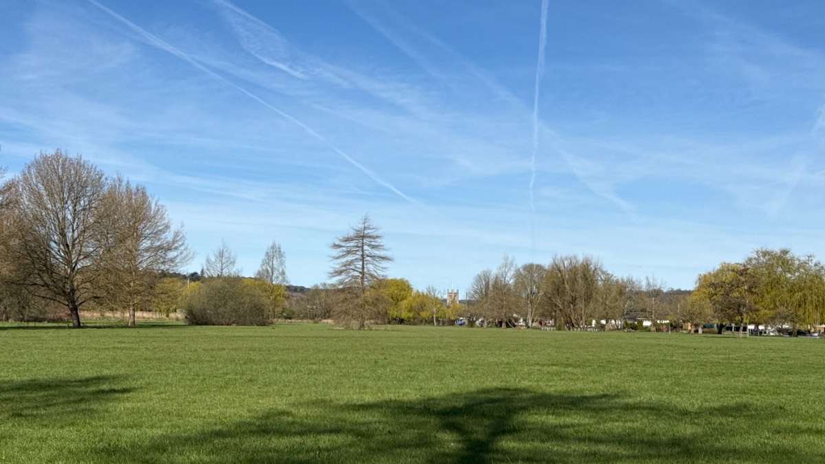 Henley, Oxon, Start of spring proper another spring day cold start -1c now 12 c no wind 4...