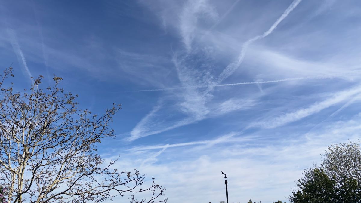 Henley, Oxon, -3c starts the day 21c now 23% calm high cloud ...