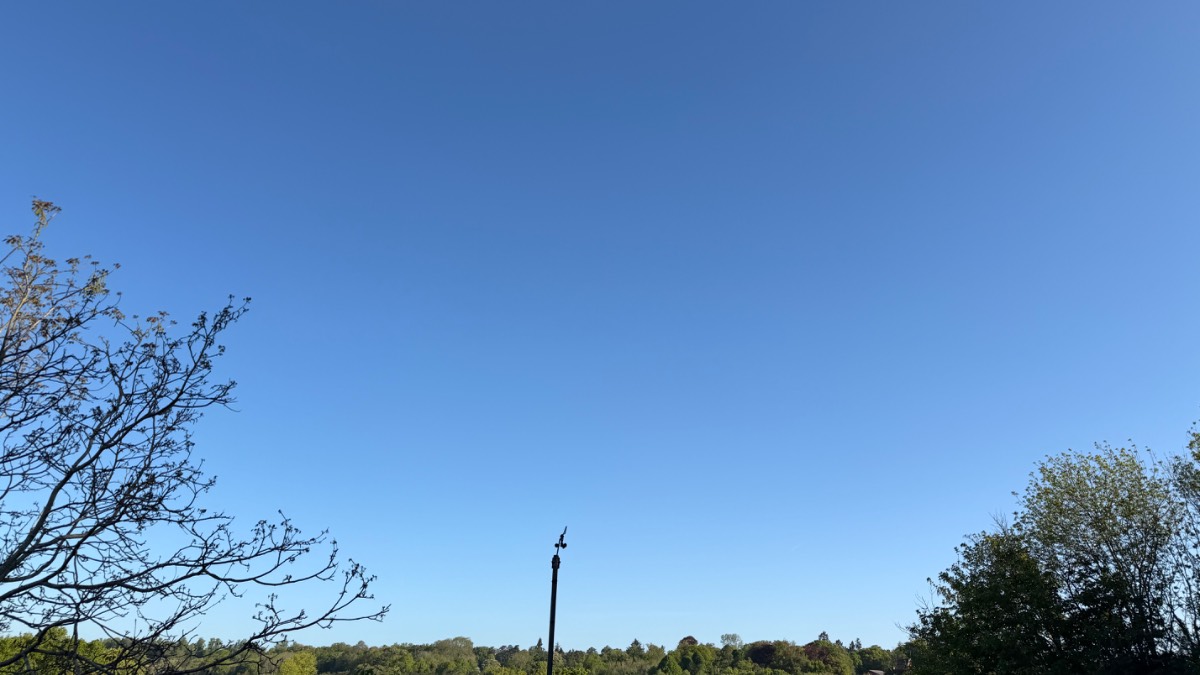 Henley, Oxon, Back to sunny start 20c now 6 c min 41% NE 2 to 5 mph 2023.2 had 6 air fros...
