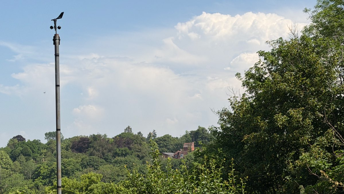 Henley, Oxon, Growing all morning this looks to be around Aylesbury ...
