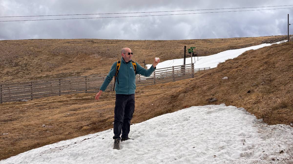 Aviemore, , Making snowballs on the hottest day of the year on Cairngorm. ...