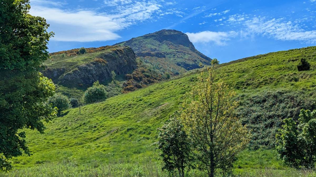 Edinburgh, , The paradox of height. At 251m ASL, Arthur's Seat is lower than the Chilter...