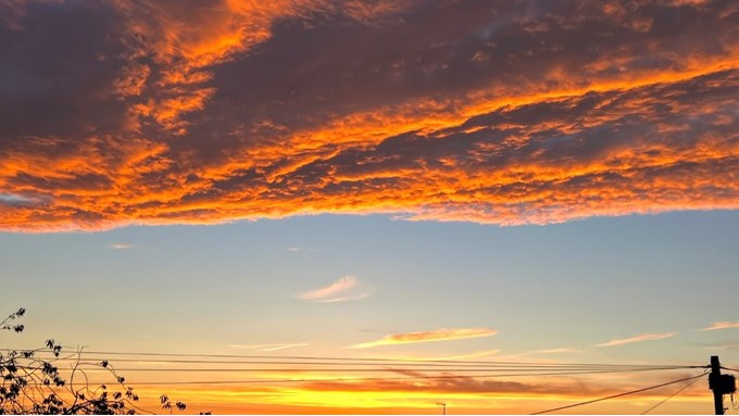 Lovely sunset again yesterday. Not seen much NLC clouds yet though. Posted by toppiker60