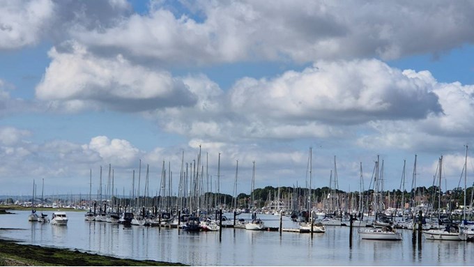 Cumulus over the Hamble estuary. Posted by DEW1
