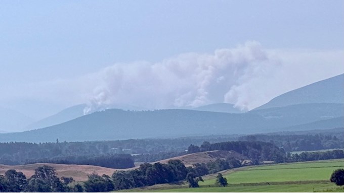Wildfire burning this morning in the Cairngorms.. Posted by Dizzy Daff