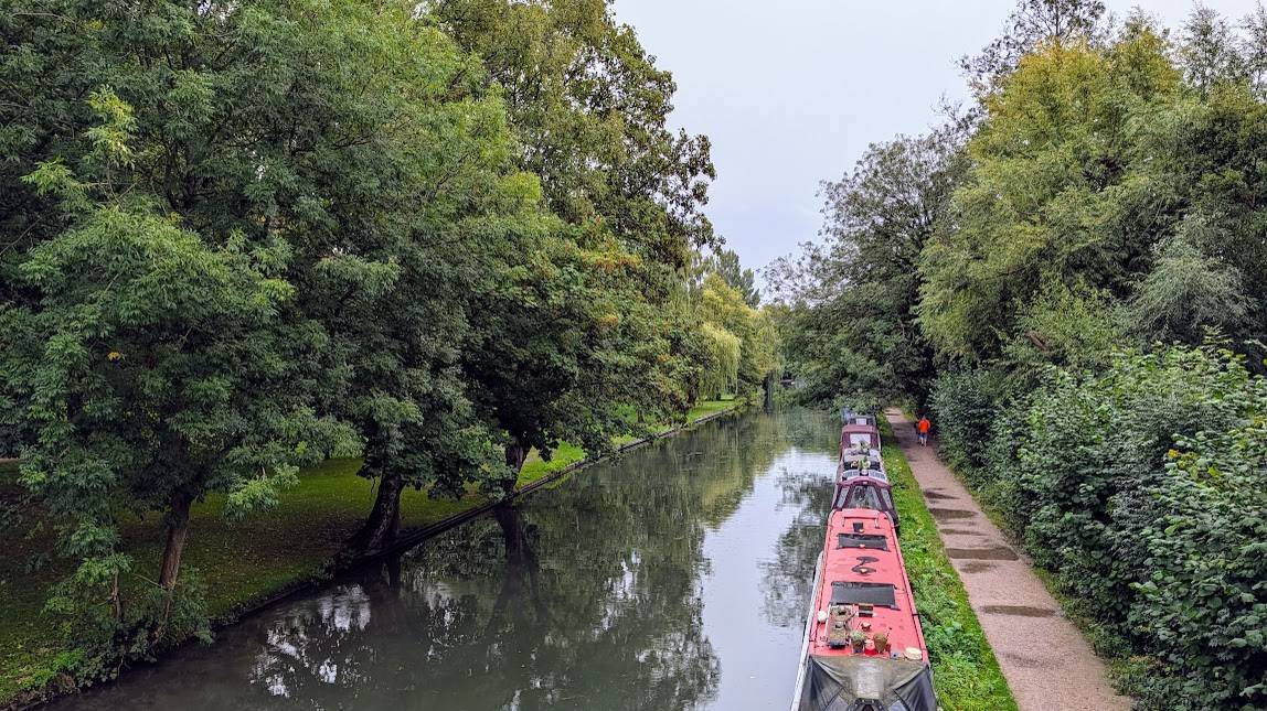 Berkhamsted, Herts, Overcast and wet in early autumn. Grand Union canal....