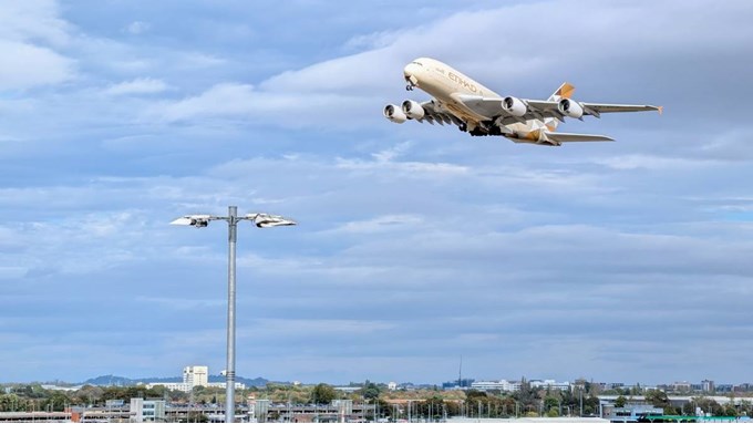 A380 taking off from Heathrow. Posted by Brian Gaze